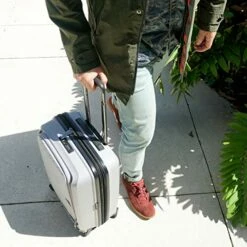 SwissGear 8836 Durable Expandable Spinner Luggage, Black, Carry-On 20-Inch -suitcase shop 51sYe6k7g3L